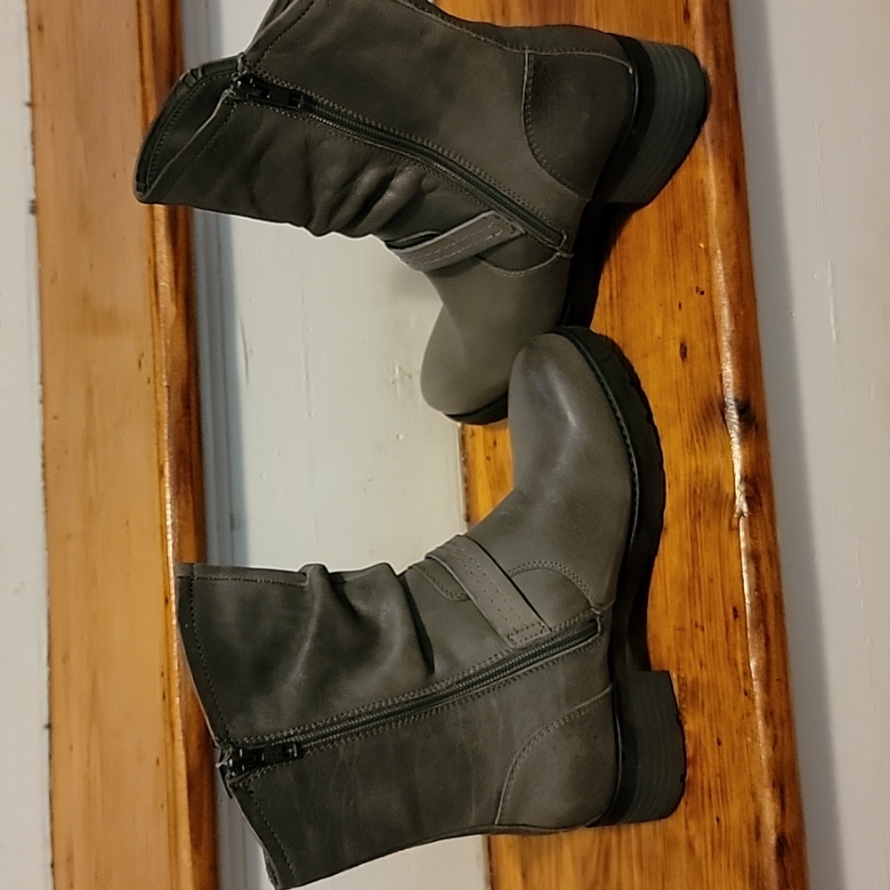 Earth Boots - Picture 3 of 5